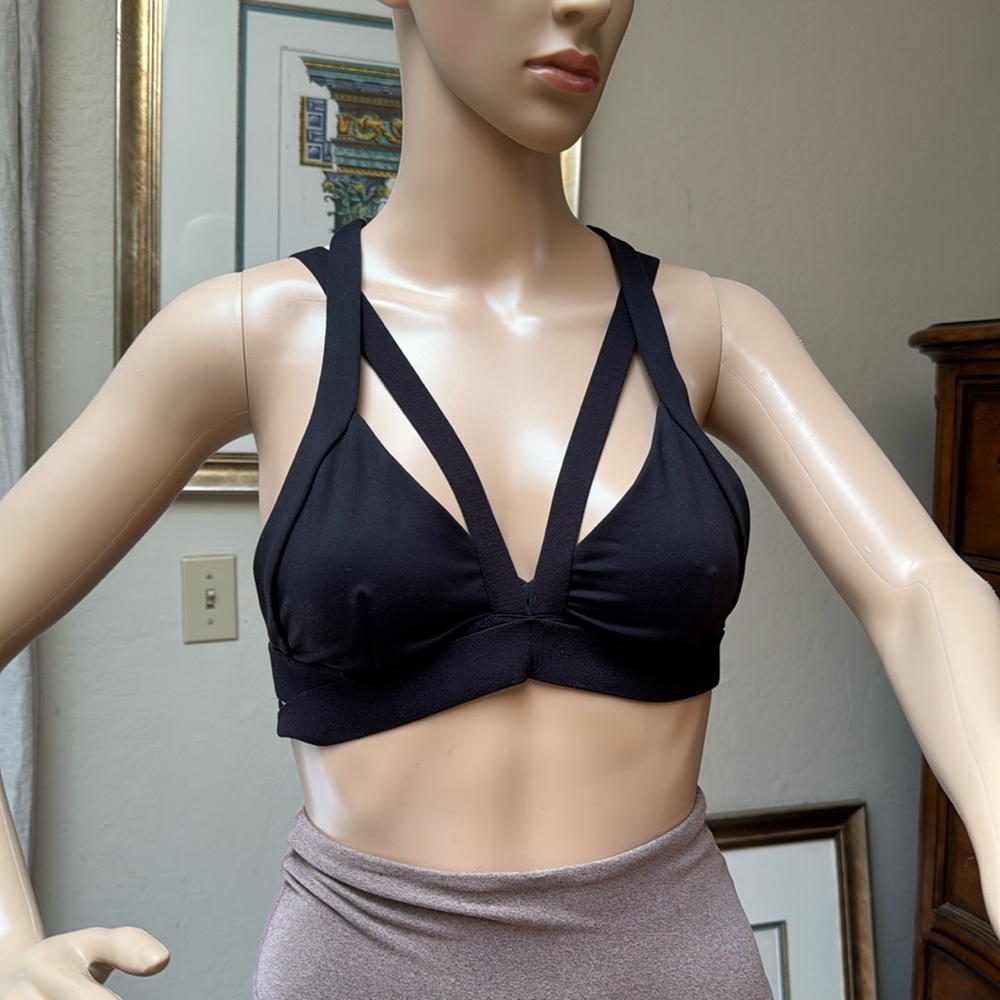 ALO black Sports Bra size M like new